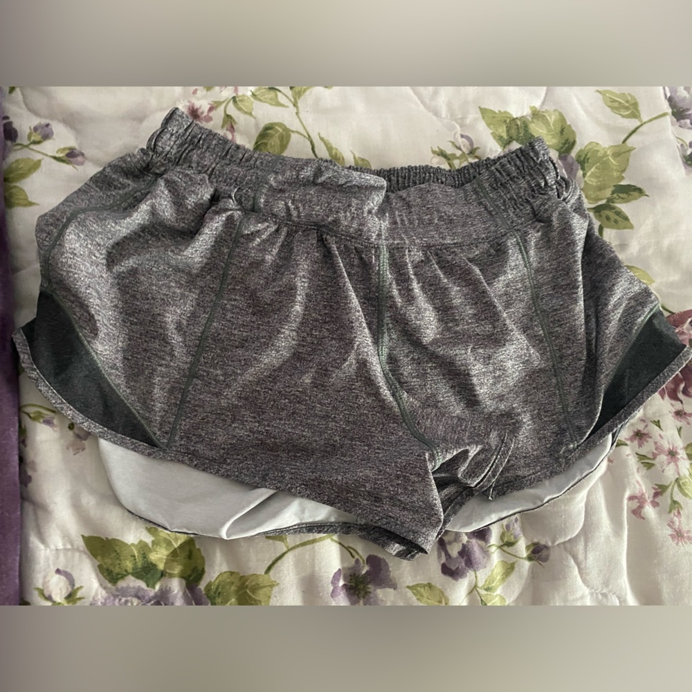 Lululemon Hotty Hot Shorts 2.5”